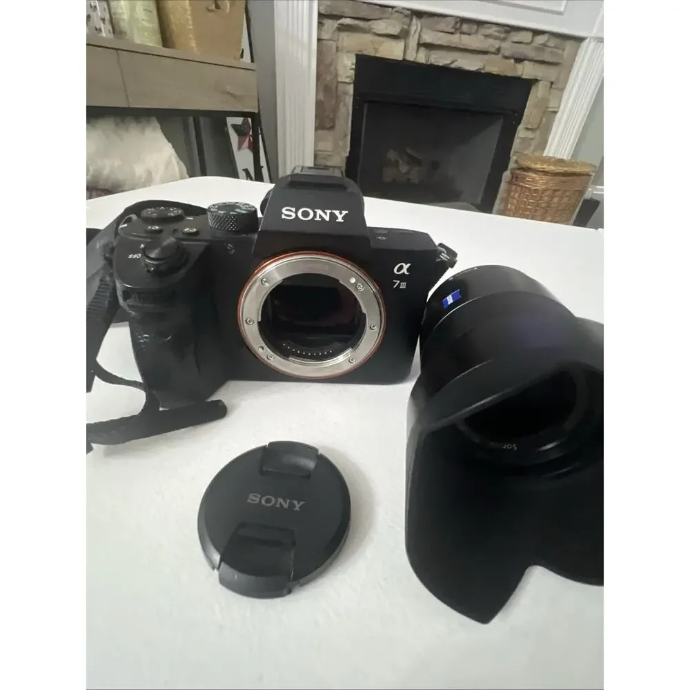 Sony Alpha a7 III 24.2MP Mirrorless Camera Zeiss FE 1.8/55mm Lens ILC-7M3